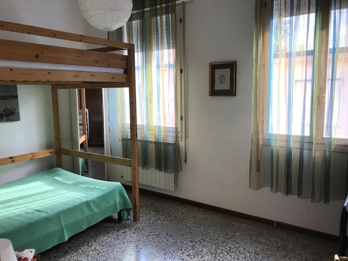 - Piazza Mazzini